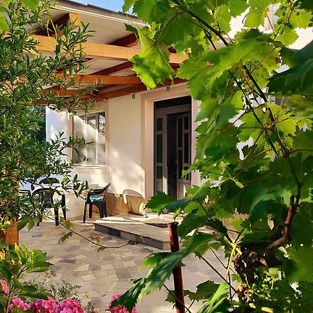 Apartman Daniel With Free Parking Mundanije Екстериор снимка