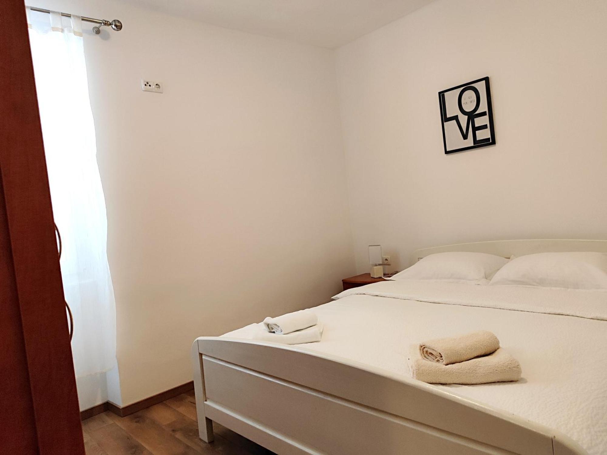 Apartman Daniel With Free Parking Mundanije Екстериор снимка